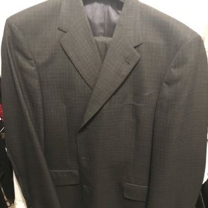 44L Hart Schaffner Marx dark gray tight window pane suits free tie with/purchase